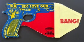 KISS LOve Gun toy open